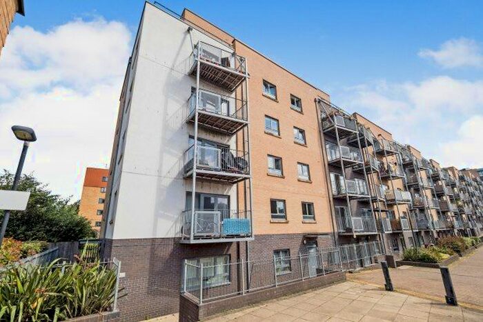 2 Bedroom Flat To Rent In Grove Crescent Road, London, E15