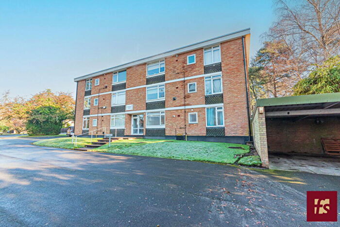 2 Bedroom Apartment For Sale In Wulwyn Court, Linkway, Crowthorne, Berkshire, RG45