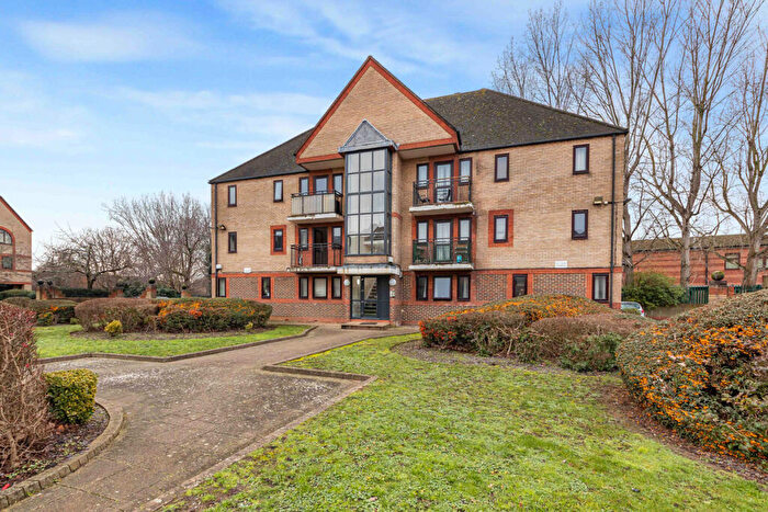 2 Bedroom Apartment For Sale In Drake Crescent, Thamesmead, SE28