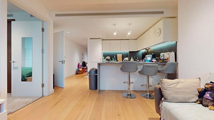 1 Bedroom Flat For Sale In Landmark Pinnacle, Marsh Wall, Canary Wharf, E14
