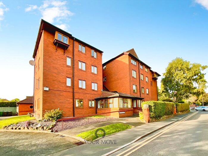2 Bedroom Flat For Sale In The Crescent, Bromsgrove, Worcestershire, B60