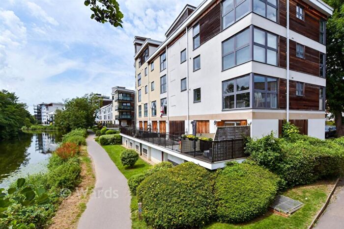 2 Bedroom Flat For Sale In Clifford Way, Maidstone, Kent, ME16