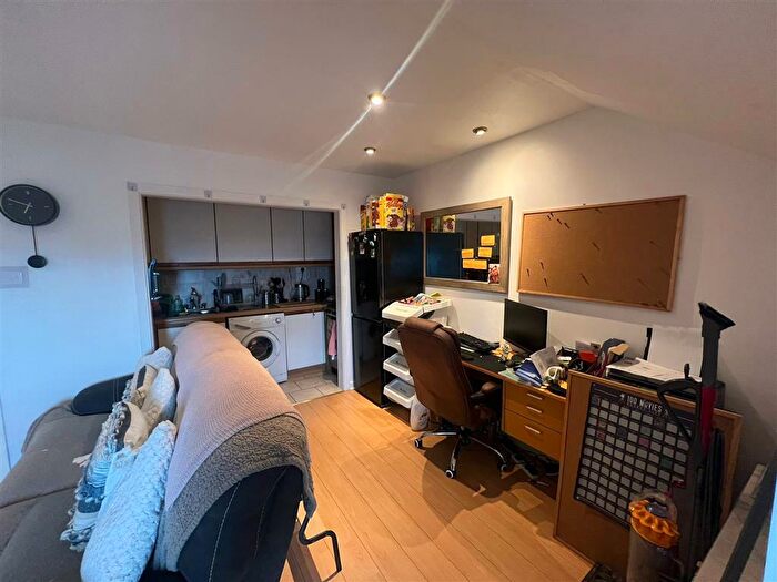 1 Bedroom Apartment To Rent In Heathfield, Swansea, SA1