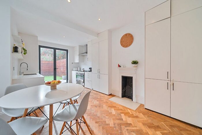 4 Bedroom Terraced House For Sale In Downton Avenue, Streatham Hill, London, SW2