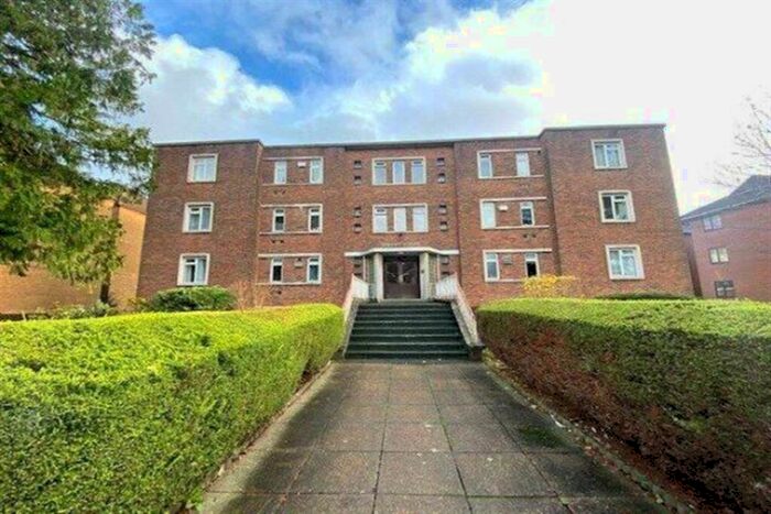 2 Bedroom Flat To Rent In Queens Court, Shirley, SO15
