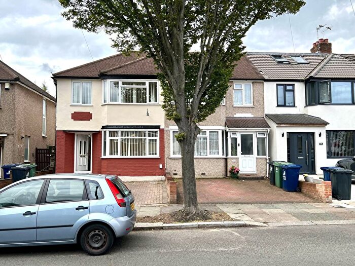 3 Bedroom Property To Rent In Carr Road, Notholt, UB5