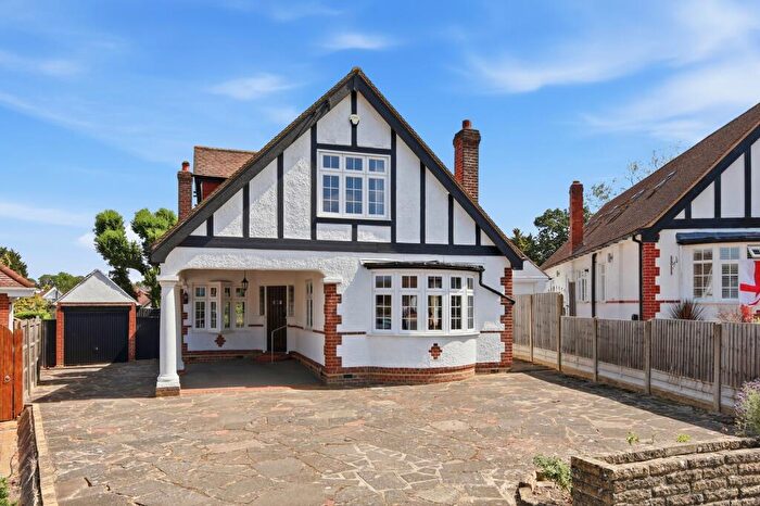 4 Bedroom Detached House For Sale In Oakroyd Avenue, Potters Bar, EN6