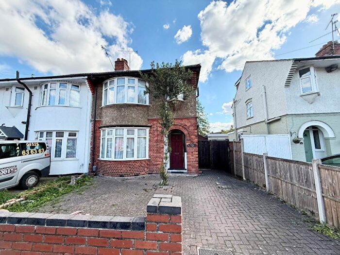 3 Bedroom Semi-Detached House For Sale In Bancroft Road, Icknield, Luton, Bedfordshire, LU3