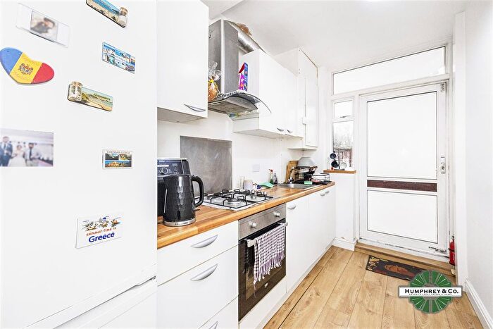 4 Bedroom End Of Terrace House To Rent In Chaplin Road, Dagenham, RM9