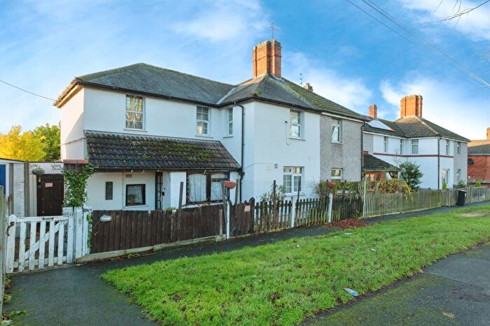 3 Bedroom End Of Terrace House For Sale In Broad Avenue, Leicester, LE5