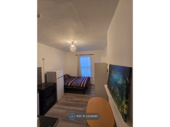 Studio To Rent In Dongola Road, London, N17