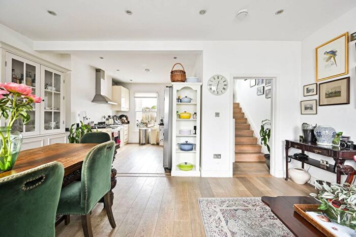 4 Bedroom Flat To Rent In Kings Road, Fulham, London, SW6