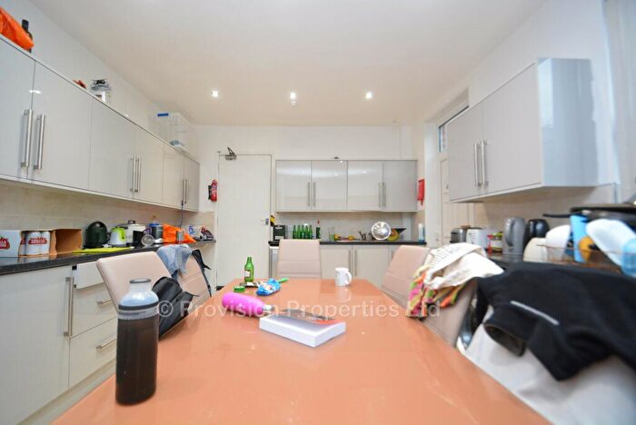 10 Bedroom Terraced House To Rent In Bainbrigge Road, Headingley, Leeds, LS6