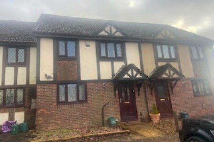 3 Bedroom Property To Rent In Cranfield Court, Swansea, SA5