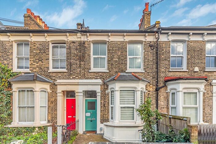 1 Bedroom Flat To Rent In Nutcroft Road, Peckham, SE15