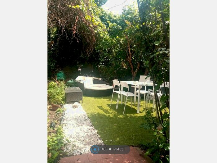 1 Bedroom Flat To Rent In Leander Road, London, SW2