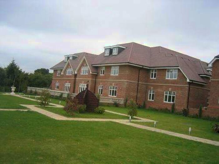 2 Bedroom Flat To Rent In Shoppenhangers Road, Maidenhead, Maidenhead, Berkshire, SL6