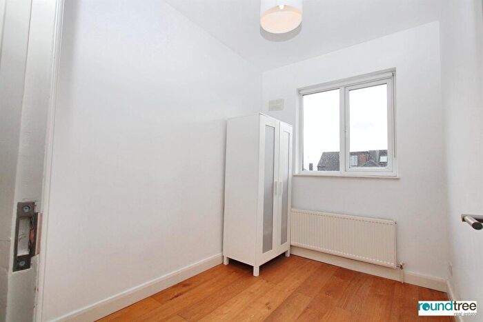 2 Bedroom Flat For Sale In Heriot Road, Hendon, NW4