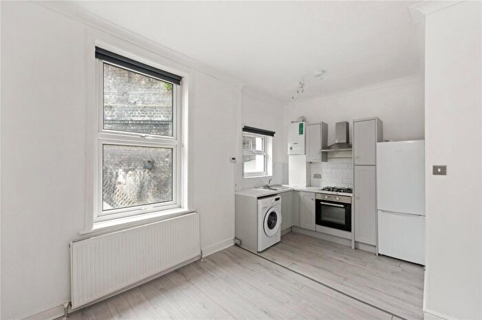 2 Bedroom Apartment To Rent In Amhurst Road, London, E8