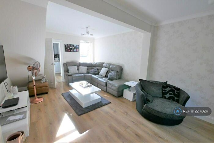 3 Bedroom Semi-Detached House To Rent In Bramford Lane, Ipswich, IP1