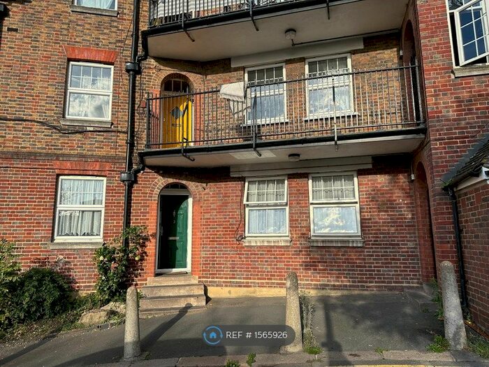 3 Bedroom Flat To Rent In Heathfield Gardens, Croydon, CR0