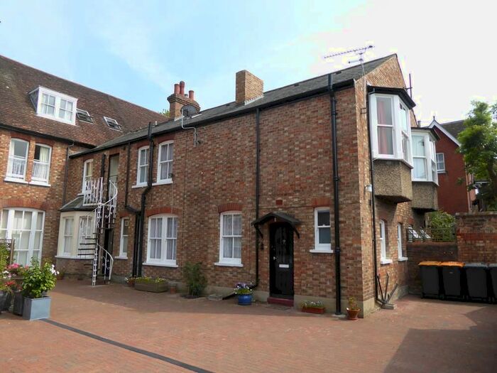 2 Bedroom Mews House To Rent In De Parys Avenue, Bedford, MK40