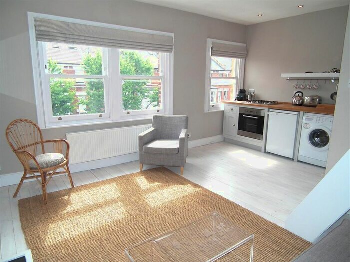 2 Bedroom Flat To Rent In Beversbrook Road, London, N19