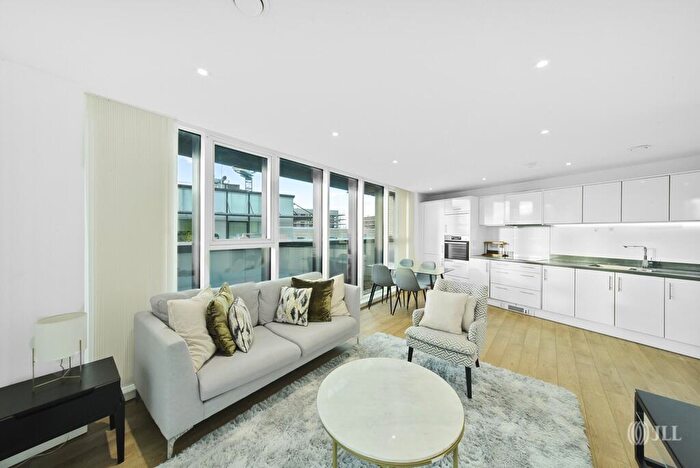 2 Bedroom Apartment For Sale In Pavilions Court, Cooks Road, Stratford, E15