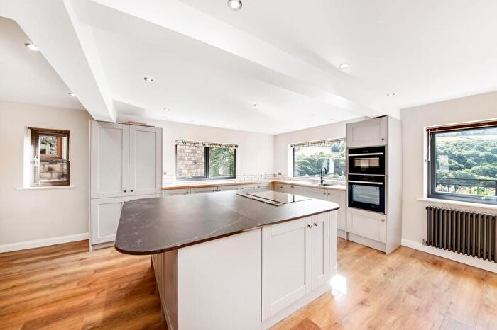 5 Bedroom Detached House For Sale In Victoria Springs, Holmfirth, HD9