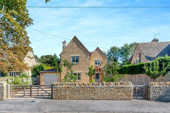 3 Bedroom Detached House For Sale In Berkeley Road, Cirencester, Gloucestershire, GL7