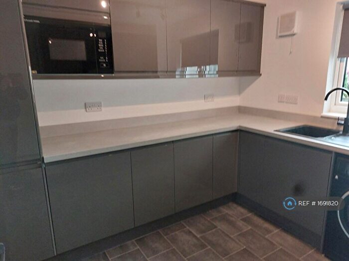 2 Bedroom Flat To Rent In Furcheons Park, Edinburgh, EH8