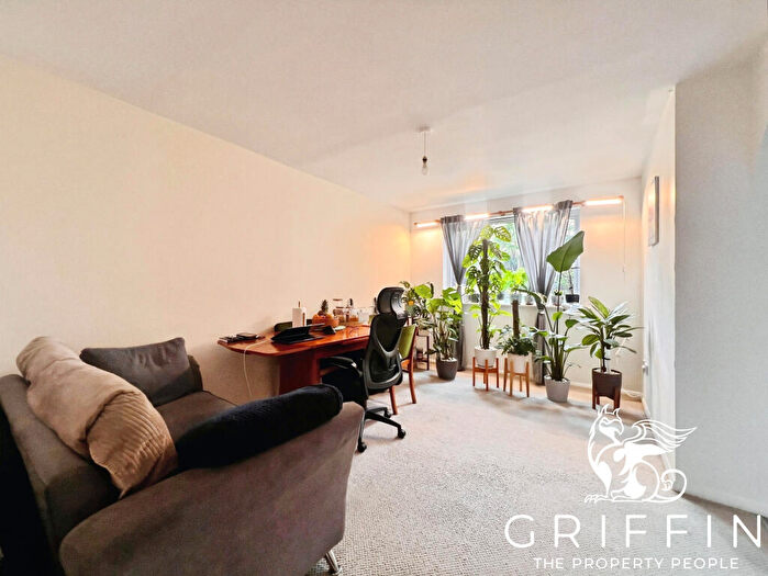 1 Bedroom Flat To Rent In Porter Close, West Thurrock, RM20