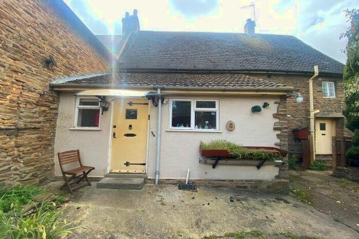 2 Bedroom Cottage To Rent In West Street, Northampton, NN3