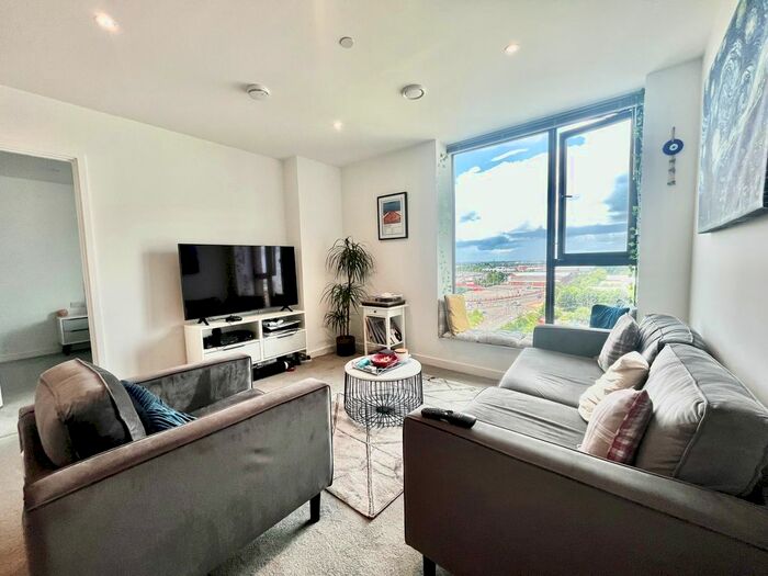 2 Bedroom Flat To Rent In No Old Trafford, Manchester, M17