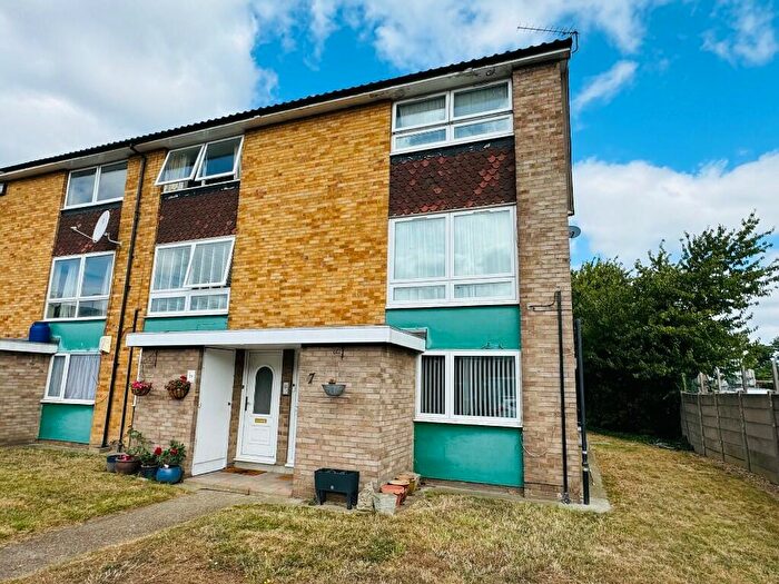 2 Bedroom Ground Maisonette For Sale In Shepherds Close, Chadwell Heath, RM6