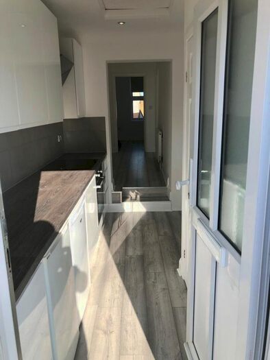 1 Bedroom Flat To Rent In Browning Road, Enfield, EN2