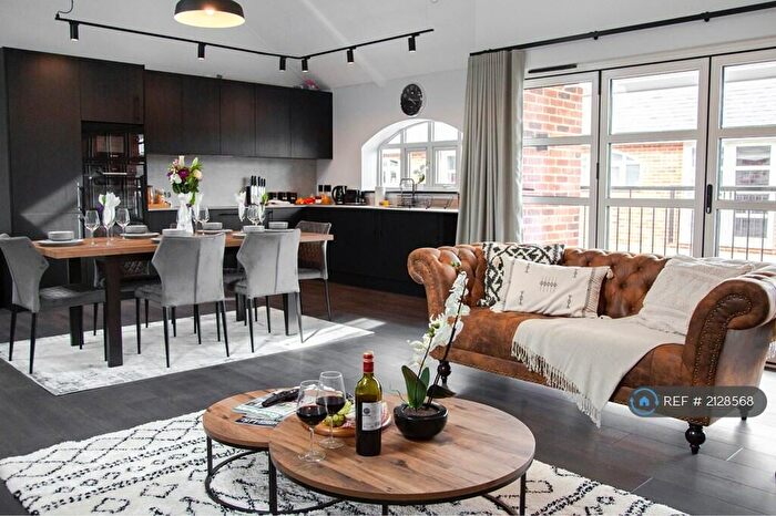 2 Bedroom Flat To Rent In St Peter's Mews, Poole, BH14