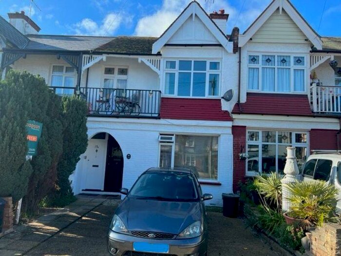 2 Bedroom Flat To Rent In Lovelace Avenue, Southend-On-Sea, SS1