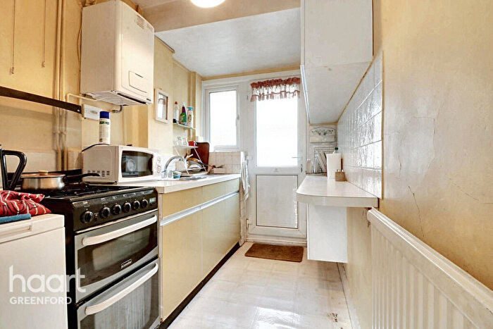 3 Bedroom Semi-Detached House For Sale In St Annes Gardens, London, NW10