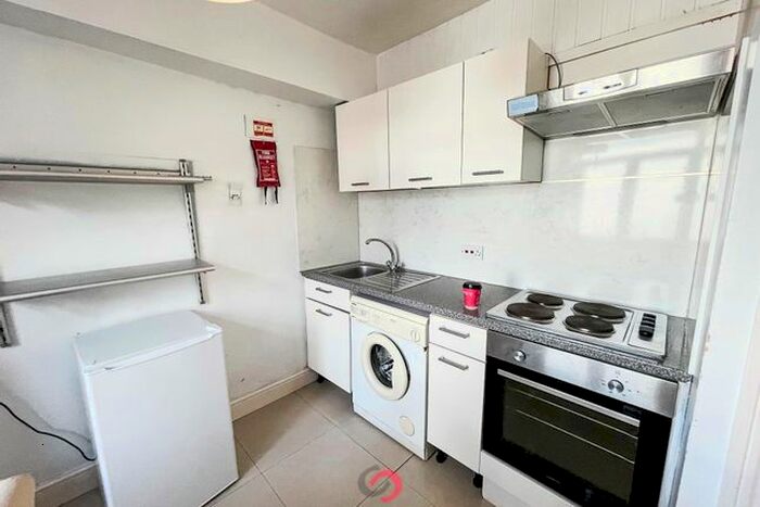 2 Bedroom Flat To Rent In Kember Street, Kings Cross, London, N1