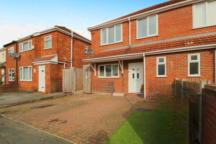 4 Bedroom Semi-Detached House To Rent In Bailey Road, Bilston, WV14