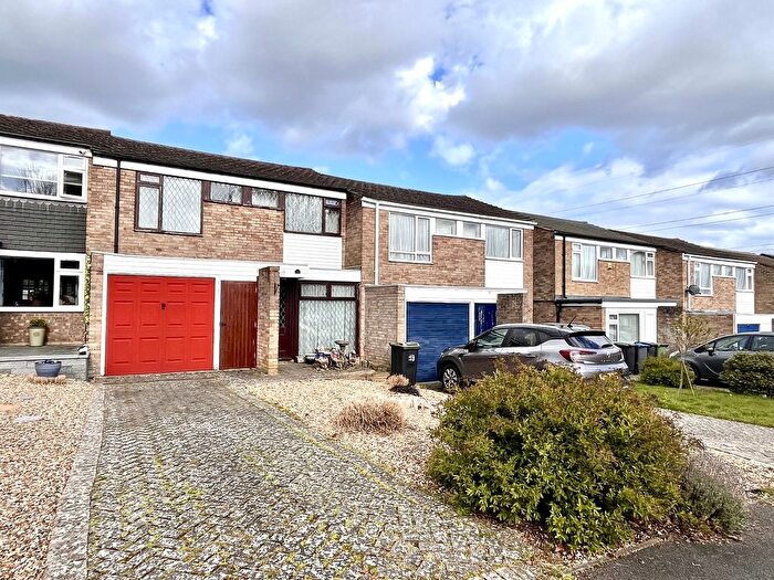 3 Bedroom Property For Sale In Angus Close, Chessington, Surrey., KT9