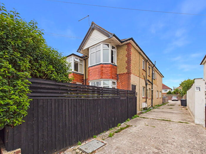 2 Bedroom Flat For Sale In Pevensey Road, Worthing, BN11