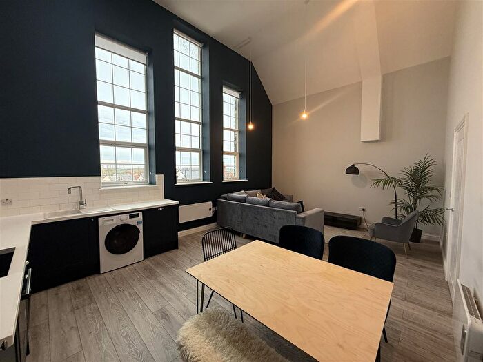 2 Bedroom Flat To Rent In Brockwood Park, Woodhouse, Sheffield, S13