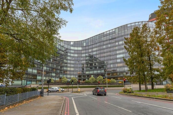 2 Bedroom Flat To Rent In Parliament View Apartments, Albert Embankment, London, SE1