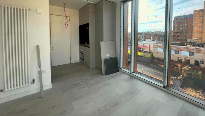 Studio To Rent In George Street, Luton, LU1