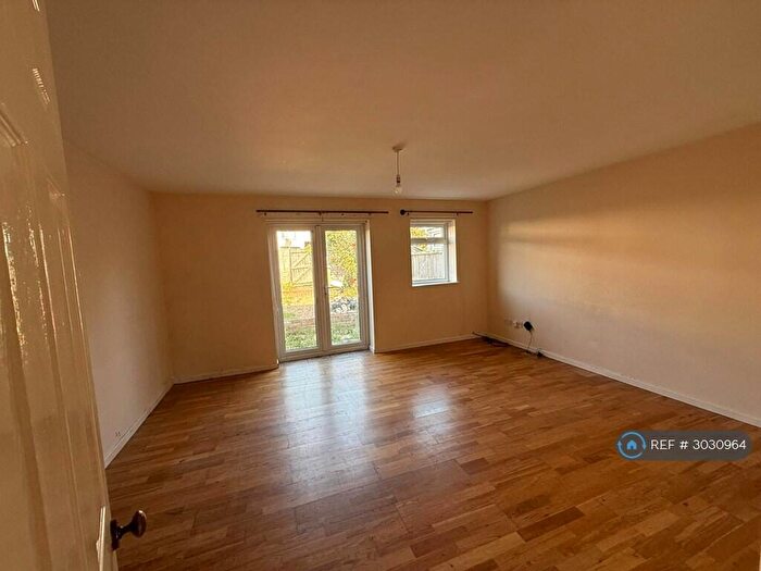 4 Bedroom Terraced House To Rent In Redbridge, Milton Keynes, MK14