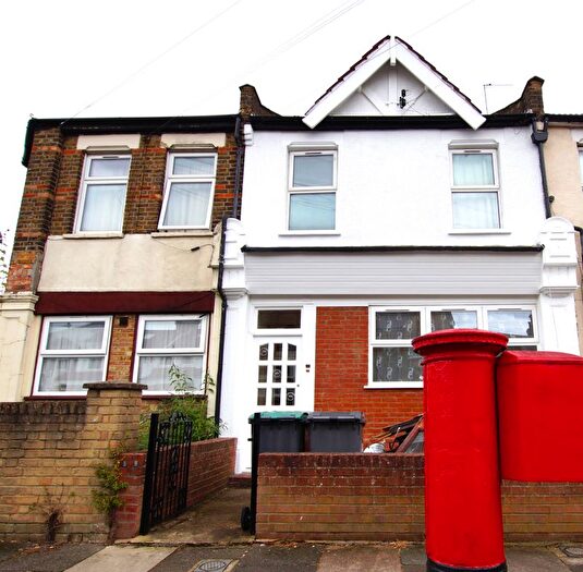 2 Bedroom Flat To Rent In Eldon Road, London, N22