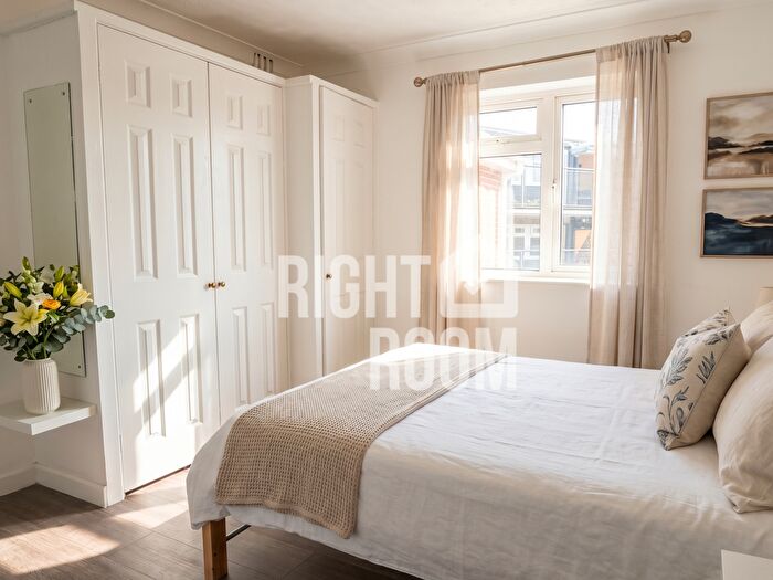 1 Bedroom Flat To Rent In Bed Flat, Albert Road South, Southampton, SO14