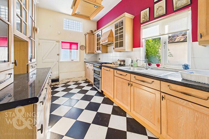 3 Bedroom Semi-detached House For Sale In Roydon Road, Diss, IP22